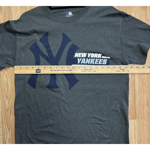 N.Y. Yankees Baseball MLB  Majestic Mens Size M Gray T-Shirt Genuine Merchandise - Picture 5 of 8